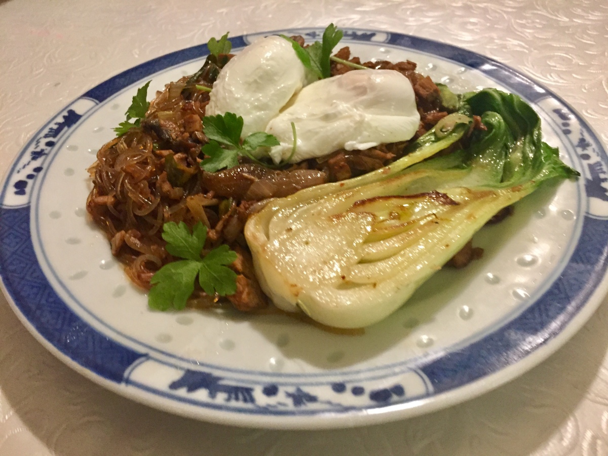 Noodlesallad with Bok Choy and Pouched Eggs